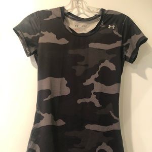 Underarmour shirts, 3 tops
